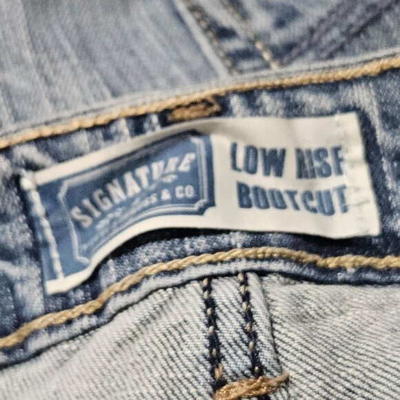 Levis Signature Low Rise Boot Cut Jeans Womens Size 10 Medium Wash Denim Pants - Picture 5 of 6